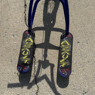 LOT 254G: Pacific Assault Chariot Style 3 Wheel Scooter