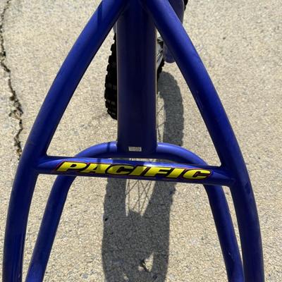 LOT 254G: Pacific Assault Chariot Style 3 Wheel Scooter