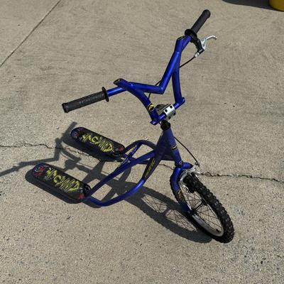 LOT 254G: Pacific Assault Chariot Style 3 Wheel Scooter