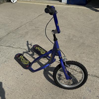 LOT 254G: Pacific Assault Chariot Style 3 Wheel Scooter