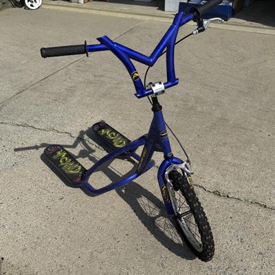 LOT 254G: Pacific Assault Chariot Style 3 Wheel Scooter