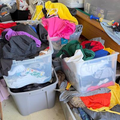 LOT 255G: Six Mystery Totes of Clothing: Variety of Sizes, Styles & More