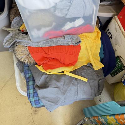 LOT 255G: Six Mystery Totes of Clothing: Variety of Sizes, Styles & More