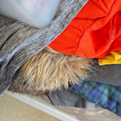 LOT 255G: Six Mystery Totes of Clothing: Variety of Sizes, Styles & More