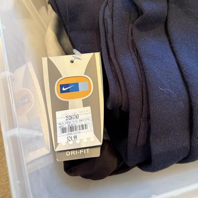 LOT 256L: Tote of Nike Sportswear for Men & Boys: Some NWT