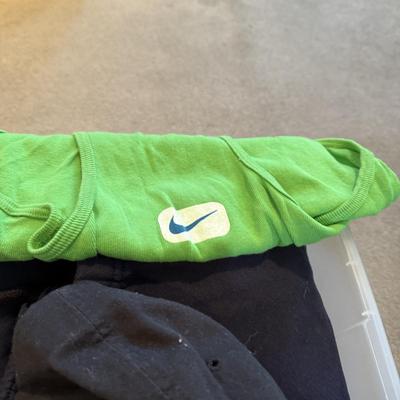 LOT 256L: Tote of Nike Sportswear for Men & Boys: Some NWT