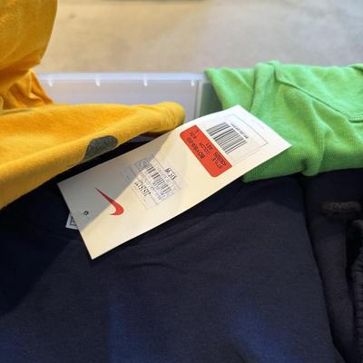 LOT 256L: Tote of Nike Sportswear for Men & Boys: Some NWT