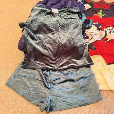 LOT 260L: NWT Sleepwear & Robes: Betty Boop, Joe Boxer, Nautica & More