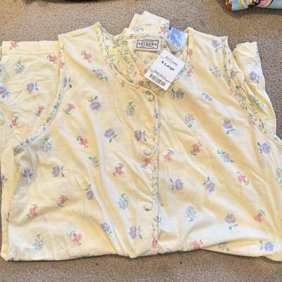 LOT 260L: NWT Sleepwear & Robes: Betty Boop, Joe Boxer, Nautica & More
