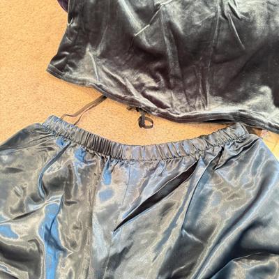 LOT 260L: NWT Sleepwear & Robes: Betty Boop, Joe Boxer, Nautica & More