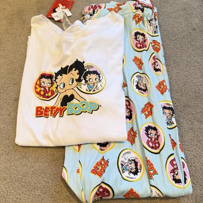 LOT 260L: NWT Sleepwear & Robes: Betty Boop, Joe Boxer, Nautica & More