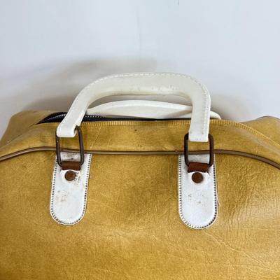 LOT 261A: Vintage High Skone 300 DO68/2591 Bowling Ball w/ Mustard Yellow Carrying Bag