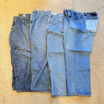 LOT 262L: Pants & Shorts: Quiksilver, Silvertab, Wear First, American Eagle, Levi's, Plugg & More