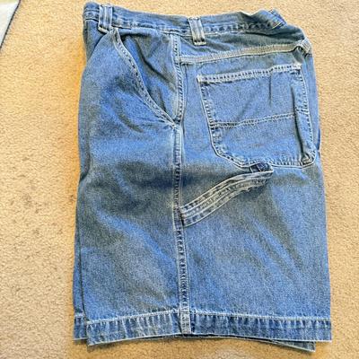 LOT 262L: Pants & Shorts: Quiksilver, Silvertab, Wear First, American Eagle, Levi's, Plugg & More