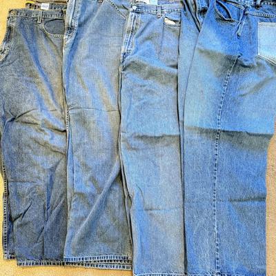 LOT 262L: Pants & Shorts: Quiksilver, Silvertab, Wear First, American Eagle, Levi's, Plugg & More