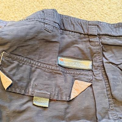 LOT 262L: Pants & Shorts: Quiksilver, Silvertab, Wear First, American Eagle, Levi's, Plugg & More