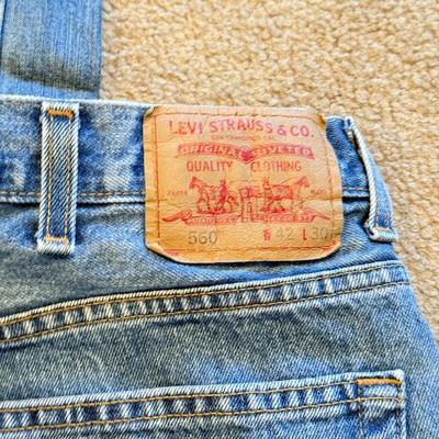 LOT 262L: Pants & Shorts: Quiksilver, Silvertab, Wear First, American Eagle, Levi's, Plugg & More