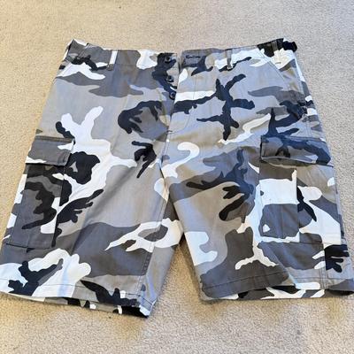 LOT 262L: Pants & Shorts: Quiksilver, Silvertab, Wear First, American Eagle, Levi's, Plugg & More