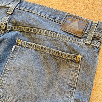 LOT 262L: Pants & Shorts: Quiksilver, Silvertab, Wear First, American Eagle, Levi's, Plugg & More