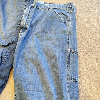 LOT 262L: Pants & Shorts: Quiksilver, Silvertab, Wear First, American Eagle, Levi's, Plugg & More