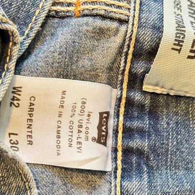 LOT 262L: Pants & Shorts: Quiksilver, Silvertab, Wear First, American Eagle, Levi's, Plugg & More