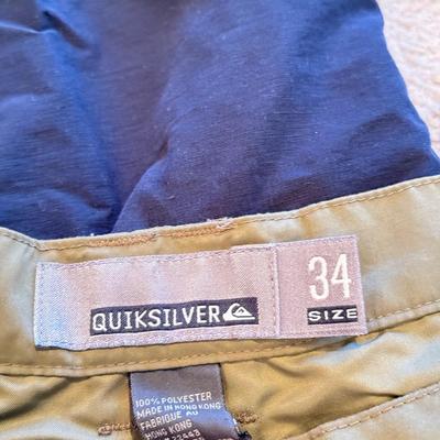 LOT 262L: Pants & Shorts: Quiksilver, Silvertab, Wear First, American Eagle, Levi's, Plugg & More