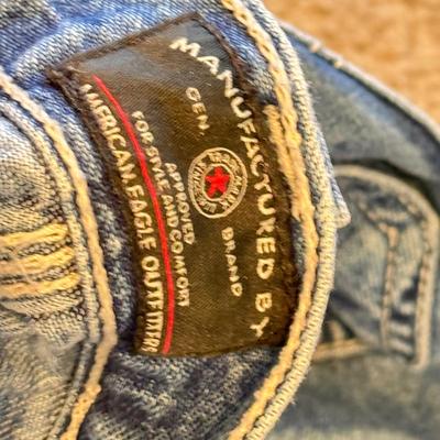 LOT 262L: Pants & Shorts: Quiksilver, Silvertab, Wear First, American Eagle, Levi's, Plugg & More