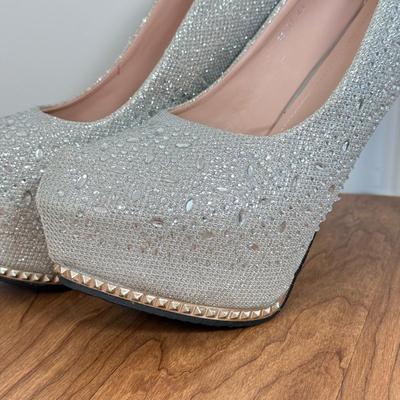 LOT 264B: Glamorous Cheer Dress Glitzy Platform Pumps (48)