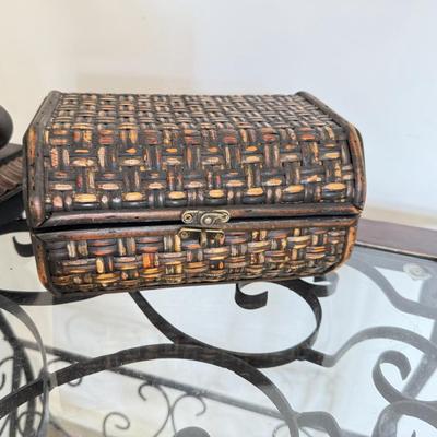 LOT 270L: Glass Top Metal Frame End Table w/ Lamp & Decor Box