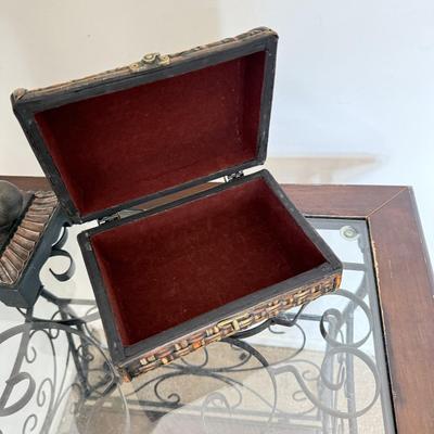 LOT 270L: Glass Top Metal Frame End Table w/ Lamp & Decor Box