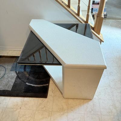 LOT 279B: 1980s Style Postmodern End Table w/ Lamp