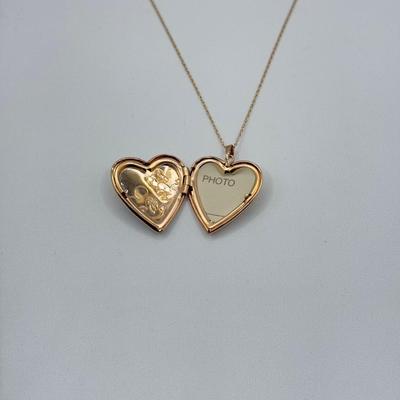 LOT 289J: Vintage 14k Gold Disney Mickey & Minnie Mouse Heart Locket Pendant on 16” 14k Gold Chain (4.7gtw)