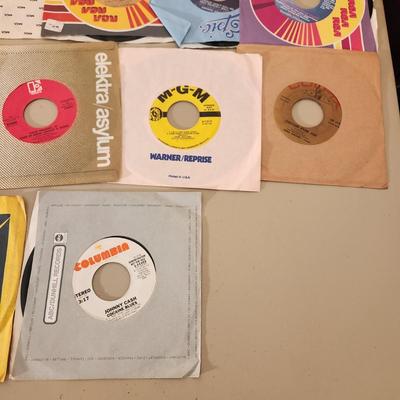 Lot of 45 RPM Records Counrty Merle Haggard Johnny Cash Sun Records George Jones