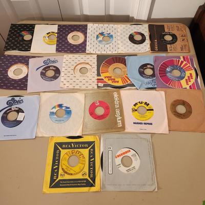 Lot of 45 RPM Records Counrty Merle Haggard Johnny Cash Sun Records George Jones