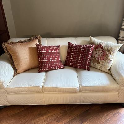 Four Designer Throw Pillows (GB2-BM)