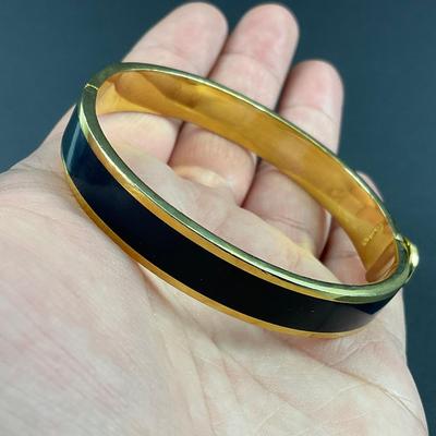 -8- ESTEÉ LAUDER | Navy Blue & Gold Tone Bracelet | Marked