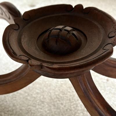 Carved Oval Wooden Table (GB3-ES)