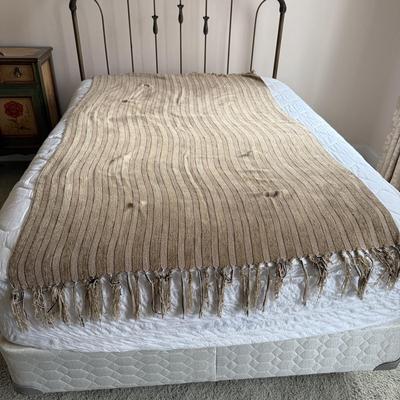 Handwoven Luxury Throw Blankets (GB2-BM)
