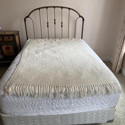Handwoven Luxury Throw Blankets (GB2-BM)