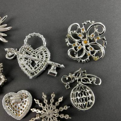 -31- BROOCH | Rhinestone & Silver Tone Brooches