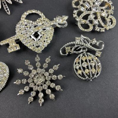 -31- BROOCH | Rhinestone & Silver Tone Brooches