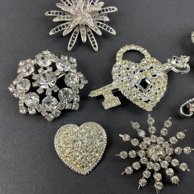 -31- BROOCH | Rhinestone & Silver Tone Brooches