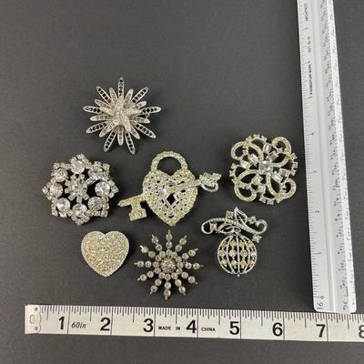 -31- BROOCH | Rhinestone & Silver Tone Brooches