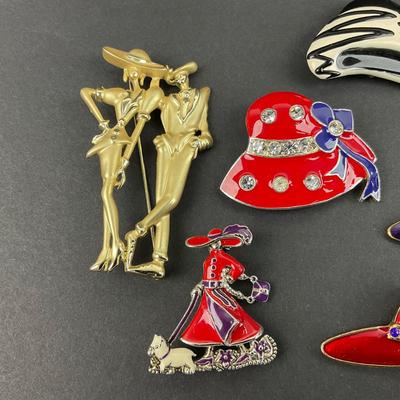 -32- BROOCH | Miscellaneous Red Hat Society Brooches