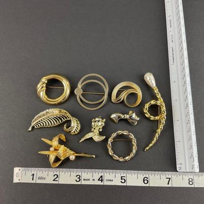 -34- BROOCH | Vintage Gold Tone Brooches