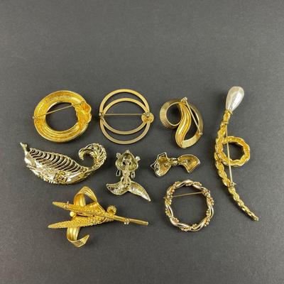 -34- BROOCH | Vintage Gold Tone Brooches