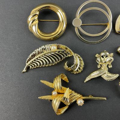 -34- BROOCH | Vintage Gold Tone Brooches