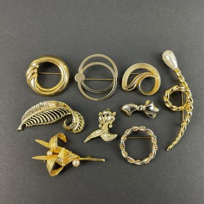 -34- BROOCH | Vintage Gold Tone Brooches