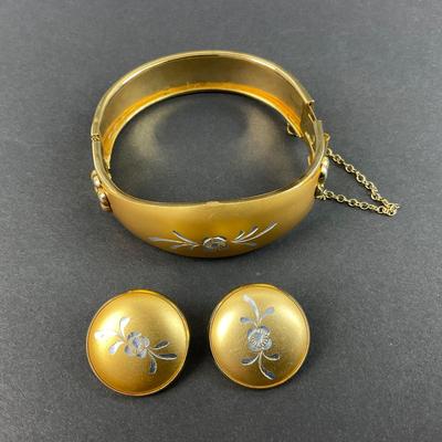 -36- COSTUME | Unmarked Gold Tone Bracelet & Clip Earrings