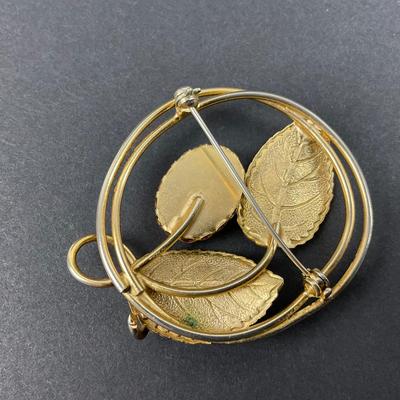 -38- JEWELRY | Gold Tone Brooch & Clip Earrings